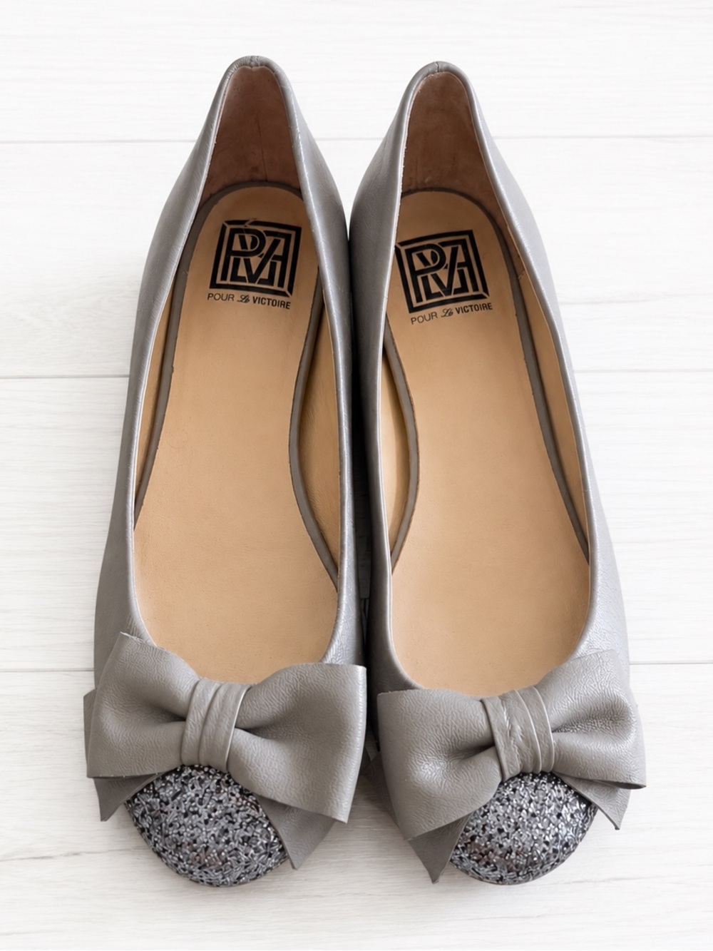 $350 Pour La Victoire Erna Gray Bow Cap-Toe Ballet Flats Ballerinas US9